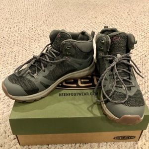 Women’s size 7 Keen Terradora II Mid Waterproof Hiking Boot